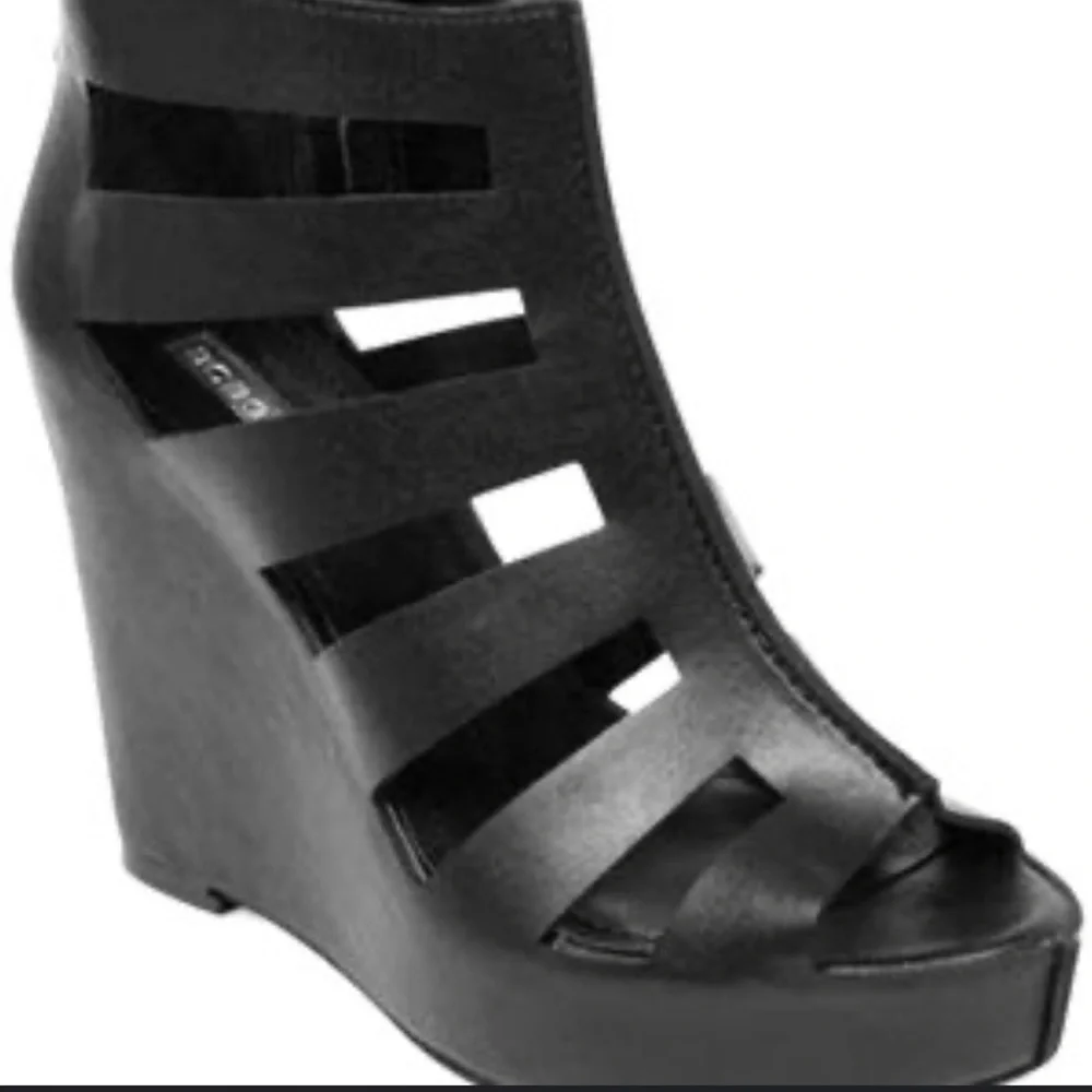 Black Bcbgeneration wedges size 7